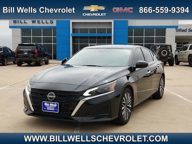 2023 Nissan Altima 2.5 SV in Black — front three-quarter view