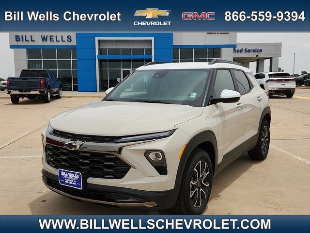 2026 Chevrolet Trailblazer ACTIV in White Sands — front three-quarter view